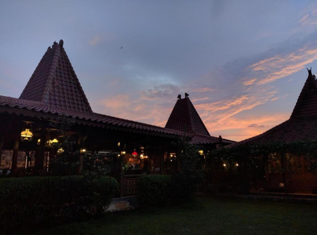 Joglo Ayem Tentrem Prambanan Εξωτερικό φωτογραφία
