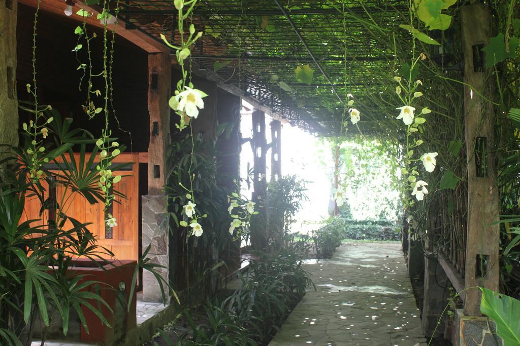 Joglo Ayem Tentrem Prambanan Εξωτερικό φωτογραφία