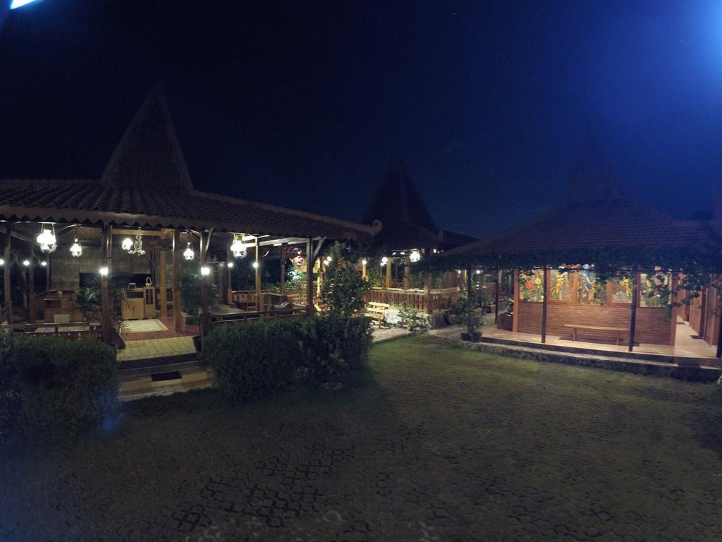 Joglo Ayem Tentrem Prambanan Εξωτερικό φωτογραφία